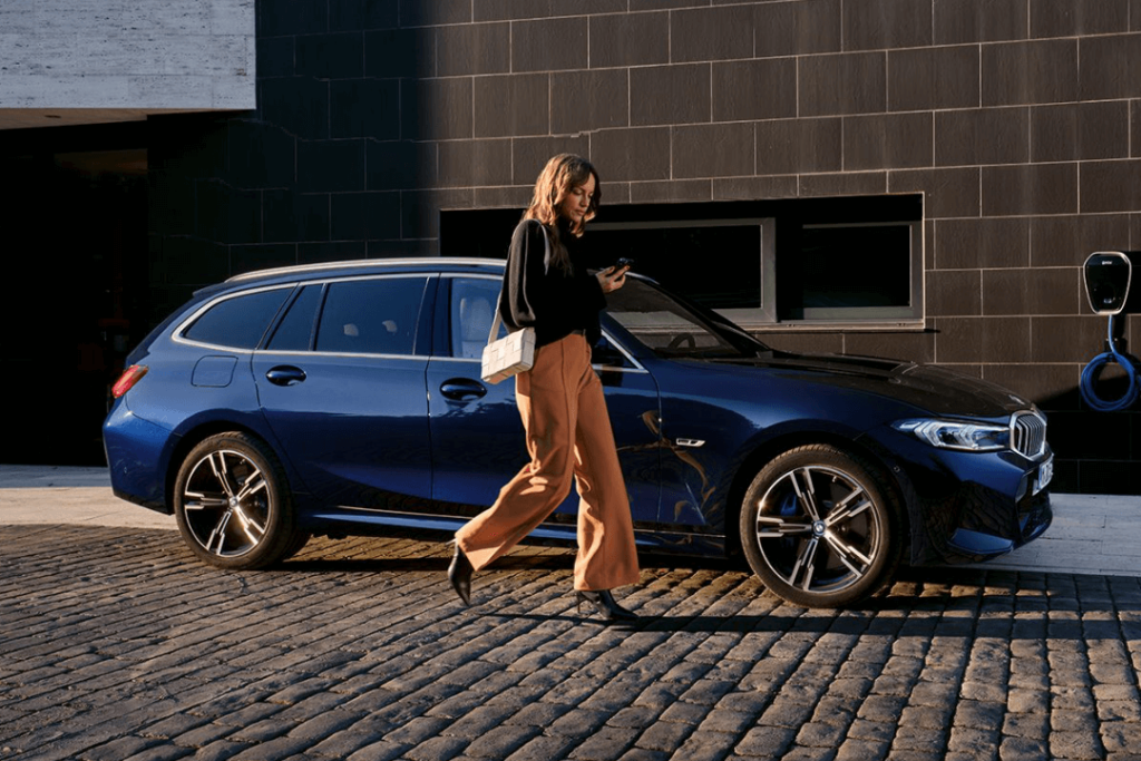 BMW-330-e-touring