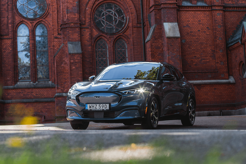 Ford-Mach-E-Vid-Kyrka