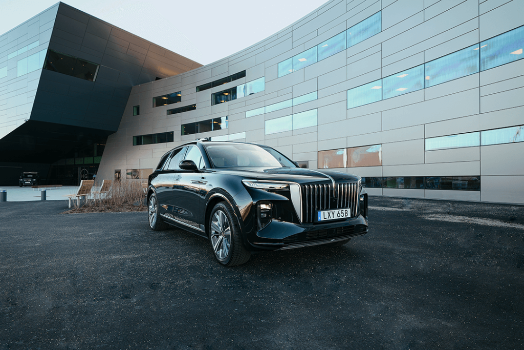 Hongqi-E-HS9-Side-Front
