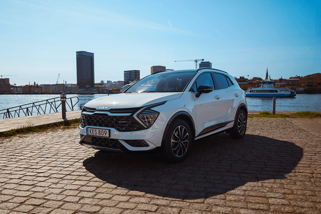 KIA-Sportage-GT-Front-Side-Harbor