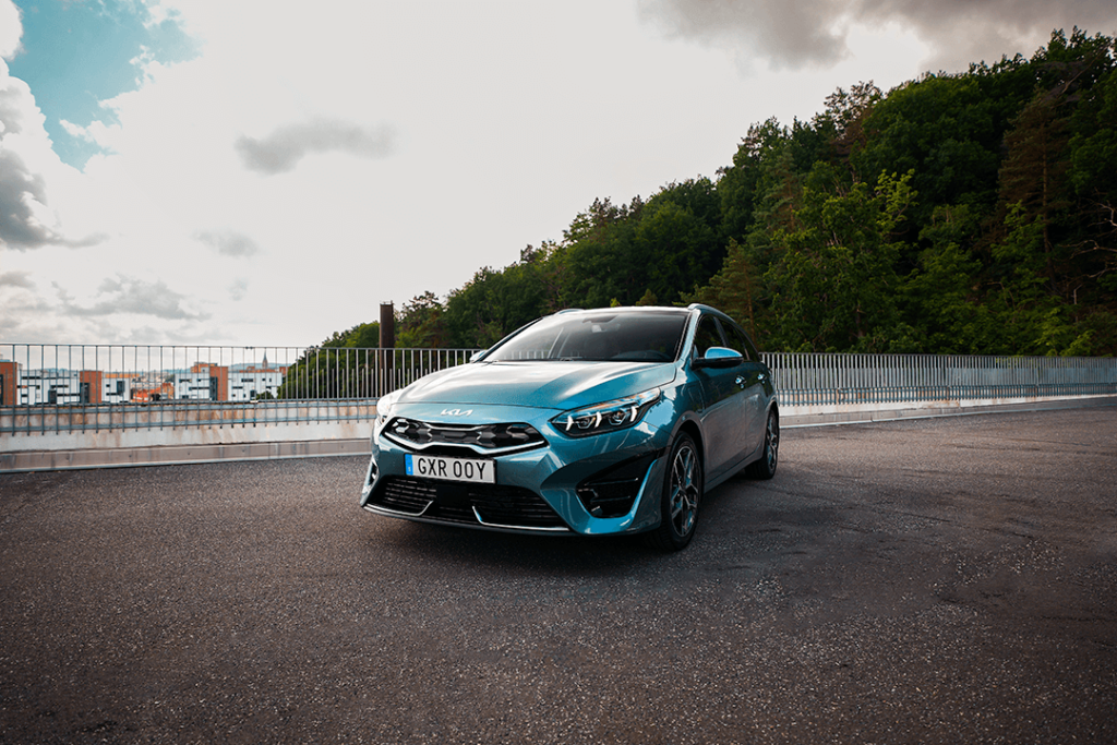 Kia-Ceed-SW-Front-Side