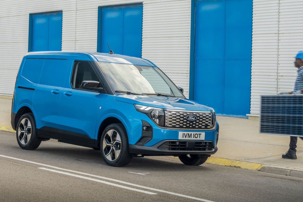 Ford-Transit-Courier-Trend-Side