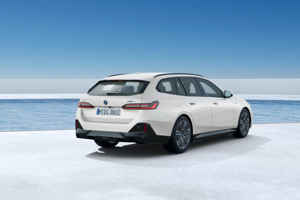 BMW-i5-M-Sport-Bak-Sida