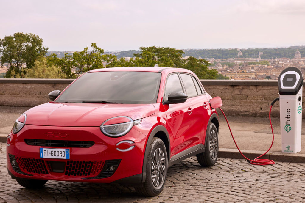 Fiat-600e-Charge