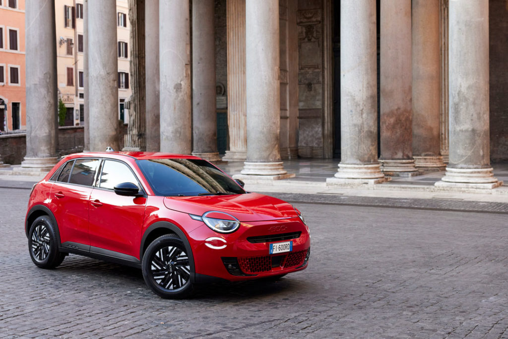 Fiat-600e-Front-Side