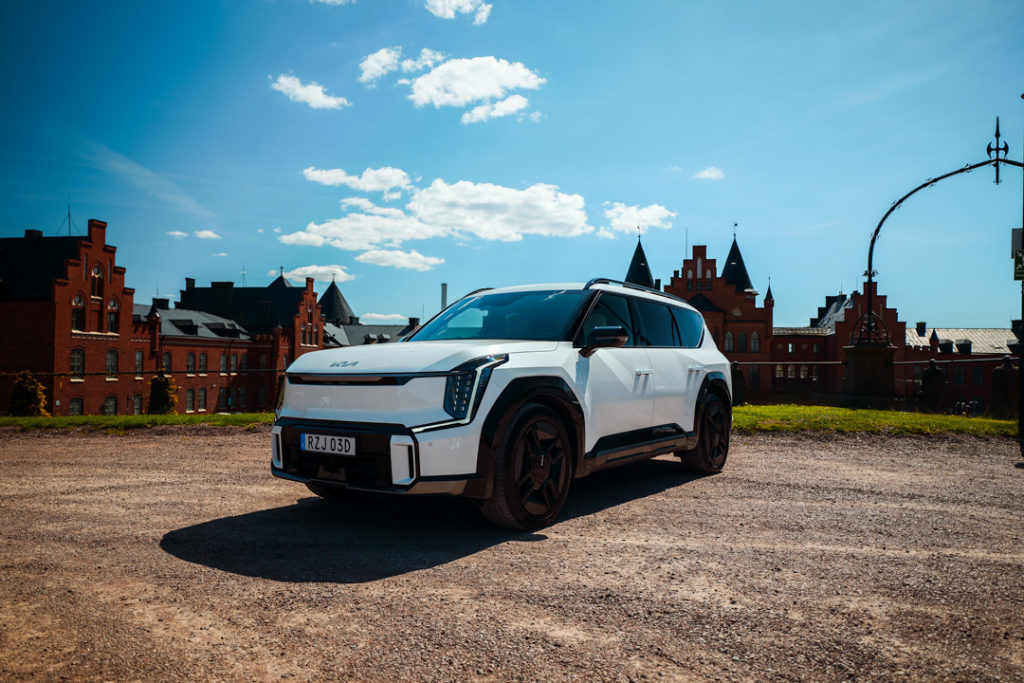 Kia-EV9-Front-Sida-White