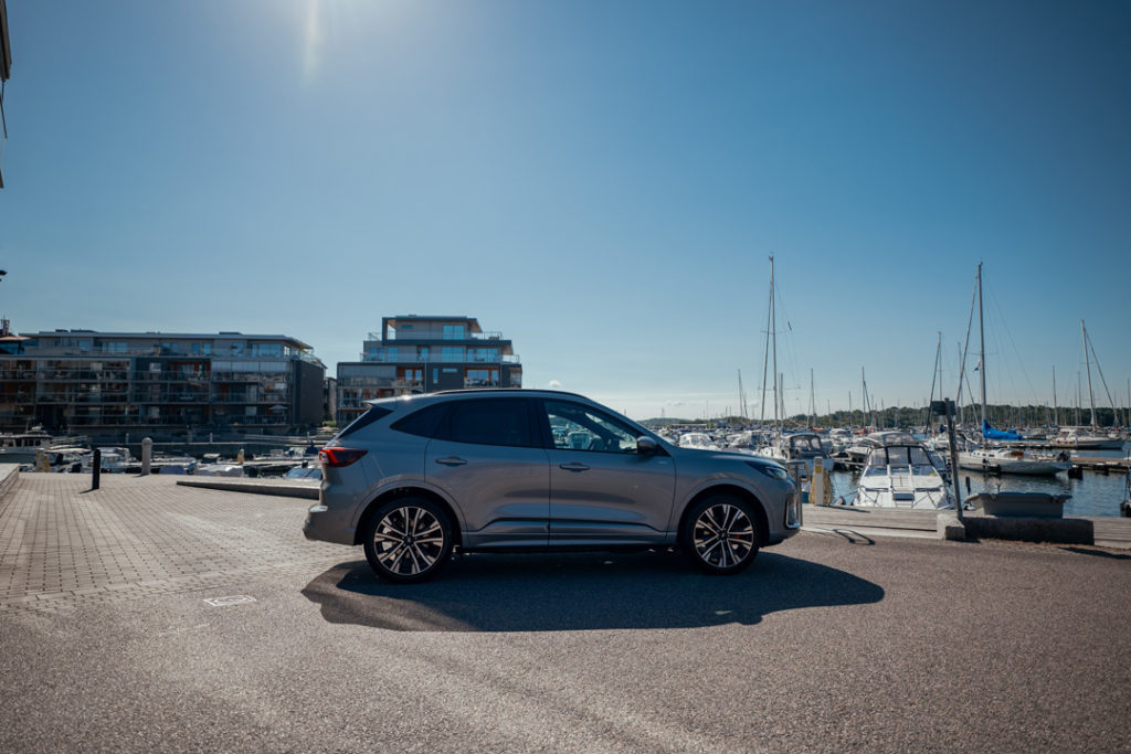 Ford-Kuga-ST-Line-Sida-Hamn